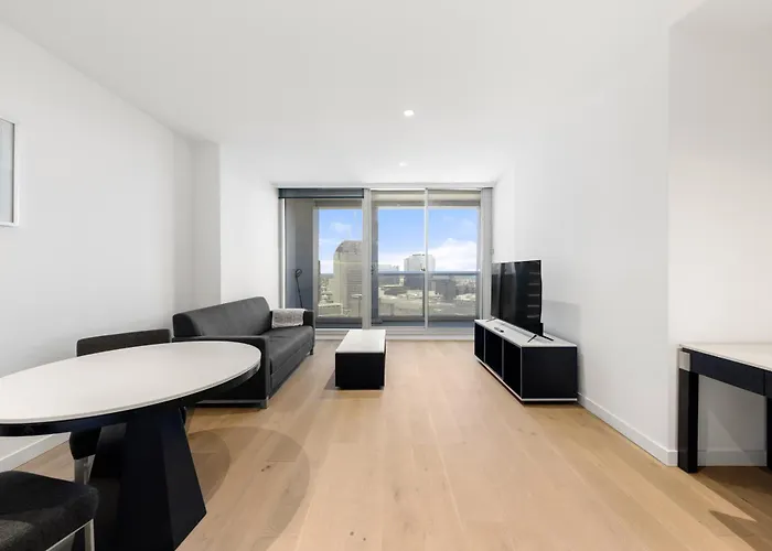 Central 2 Bedroom Apartment Melbourne With Parking