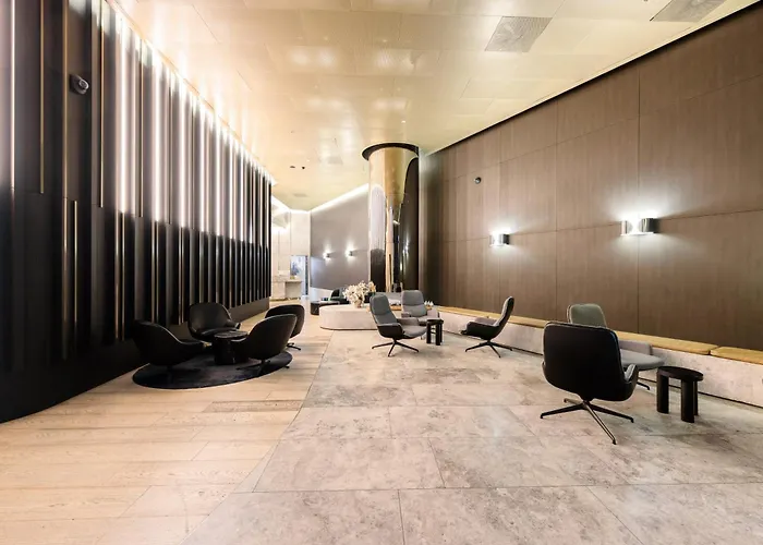 Central 2 Bedroom Apartment Melbourne With Parking
