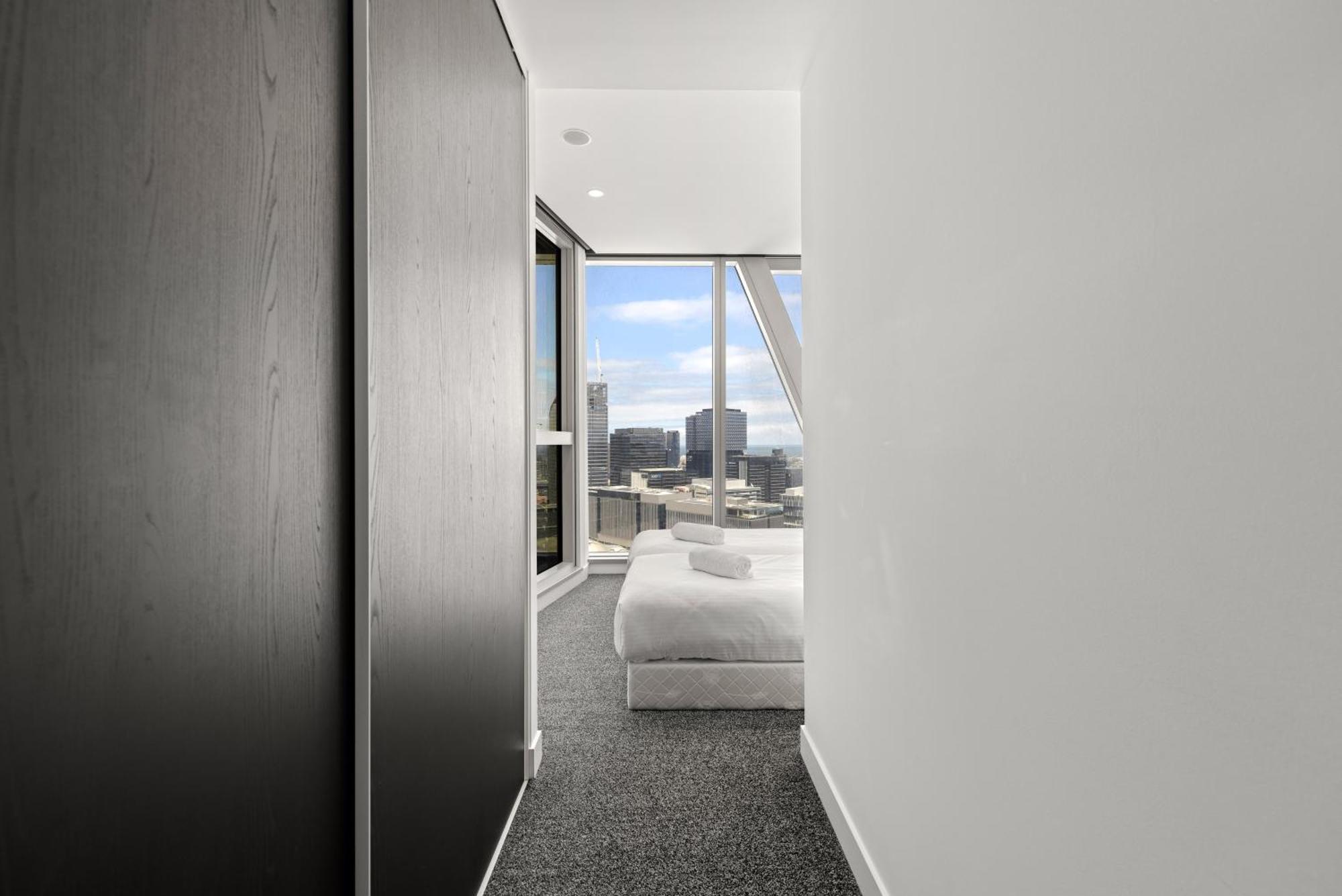 2 Bedroom With Parking Apartment *