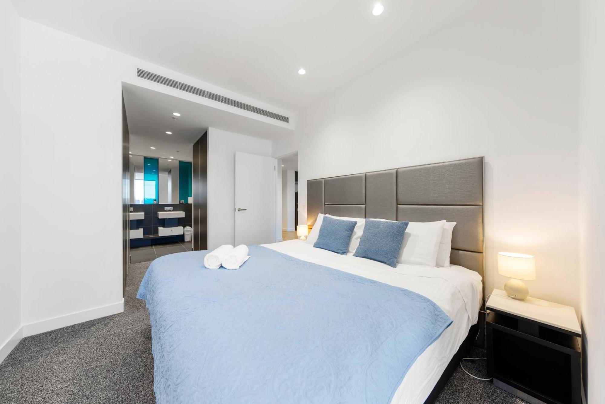 2 Bedroom With Parking Apartment Melbourne