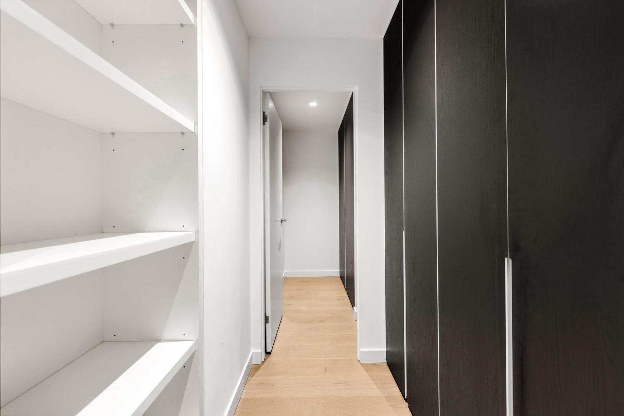 2 Bedroom With Parking * Melbourne