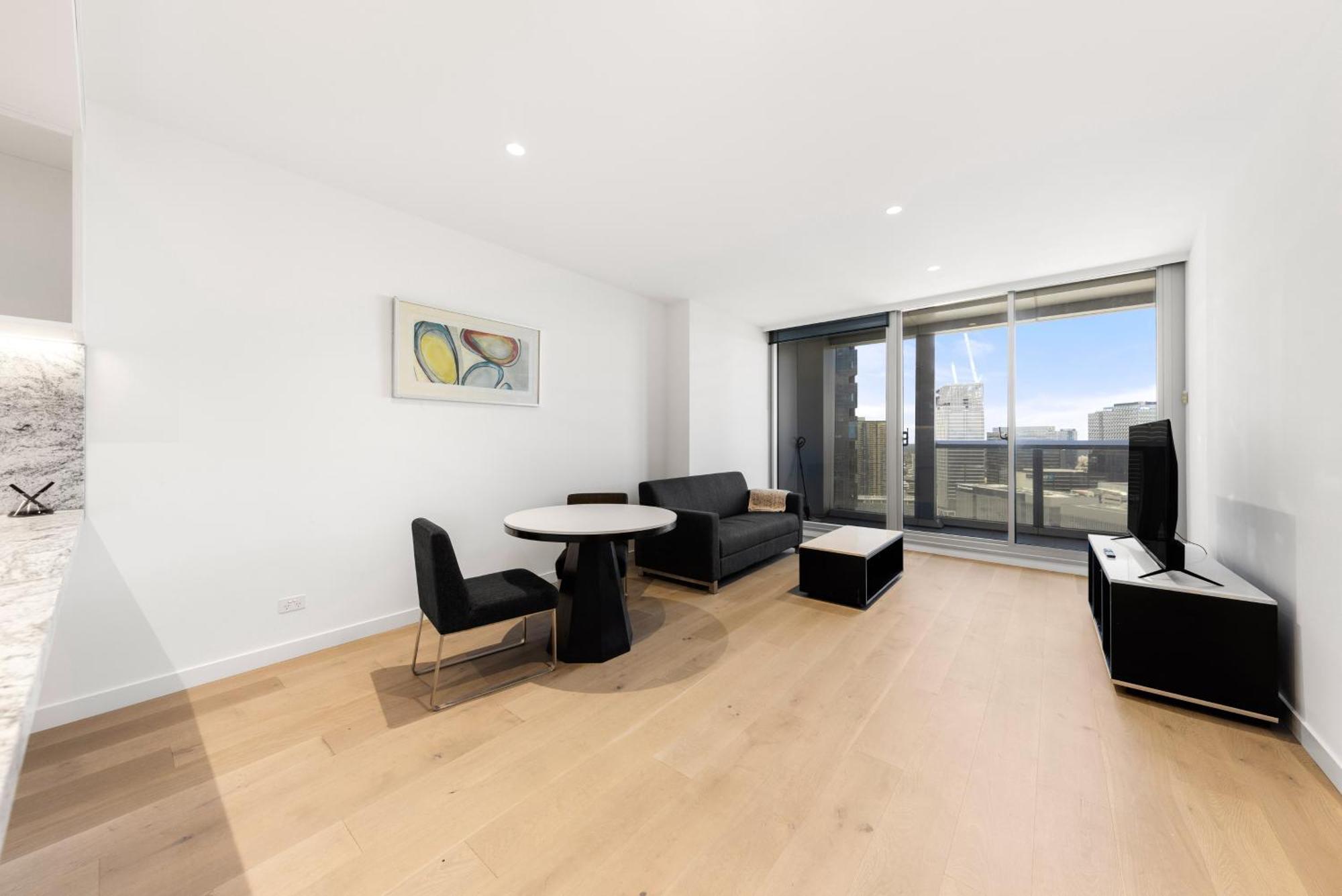 2 Bedroom With Parking Apartment *
