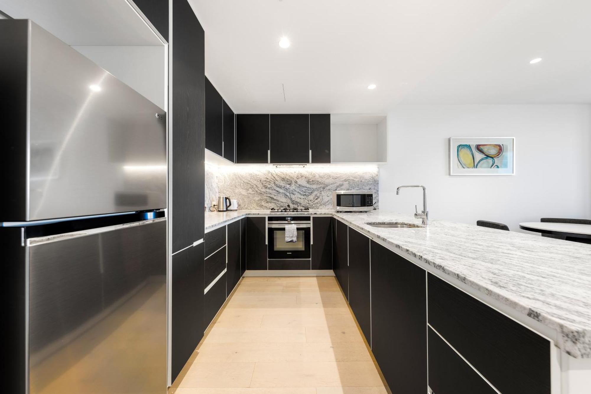 2 Bedroom With Parking * Melbourne