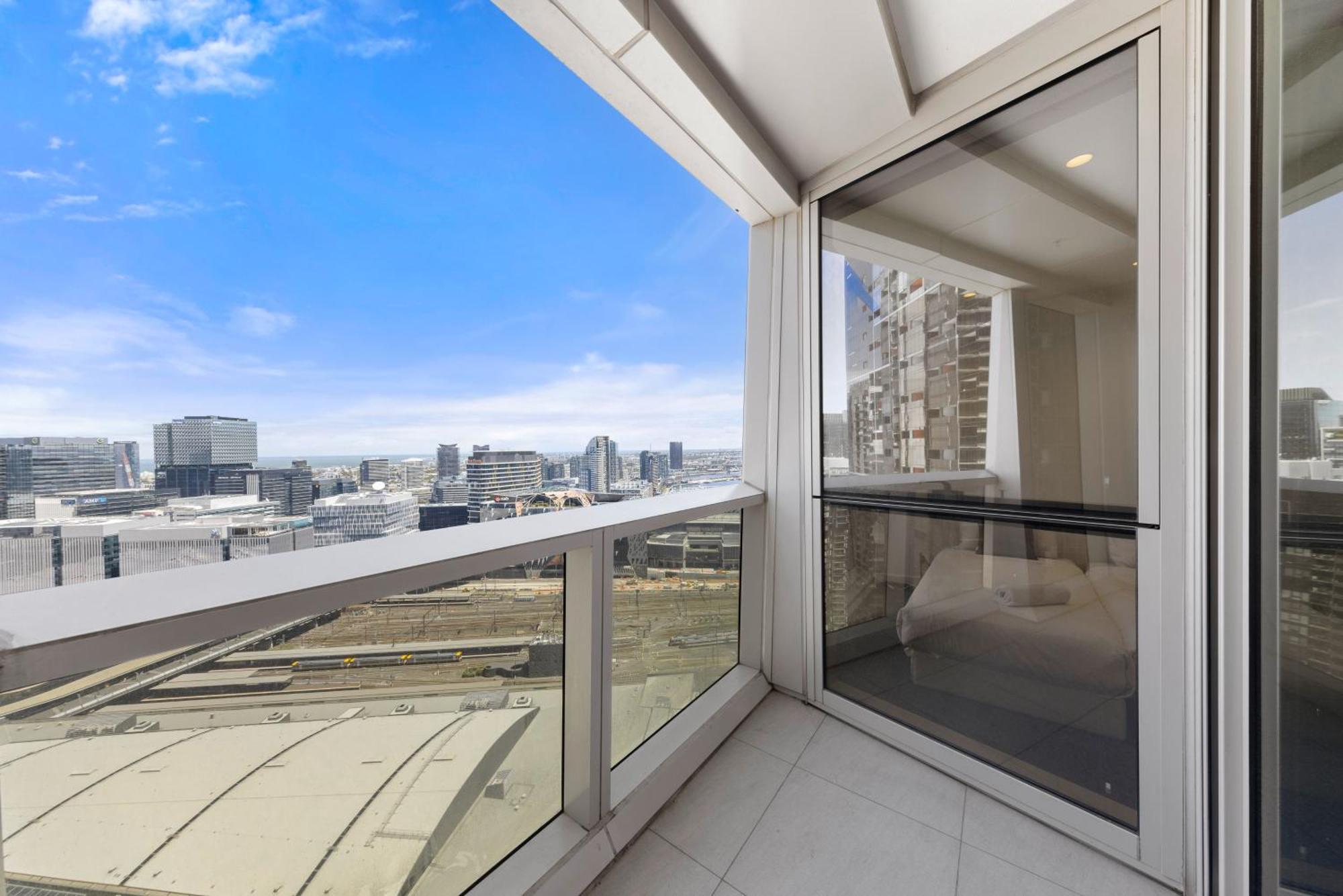 Apartment 2 Bedroom With Parking *
